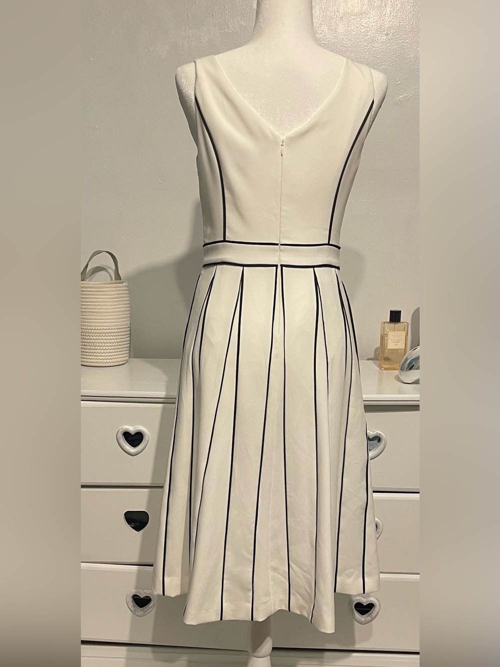 Withe house black market elegant Cream A-Line Dress with Contrast Piping size 2 - Picture 6 of 13